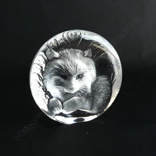 MATS JONASSON GLASS CAT PAPERWEIGHT