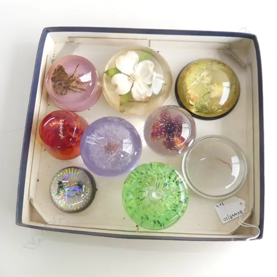 SMALL TRAY OF 7 PERSPEX PAPER WIEGHTS & 2 GLASS PAPER WEIGHTS