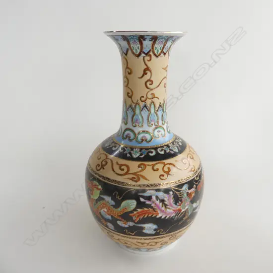 CHINESE HAND PAINTED DRAGON VASE 20852