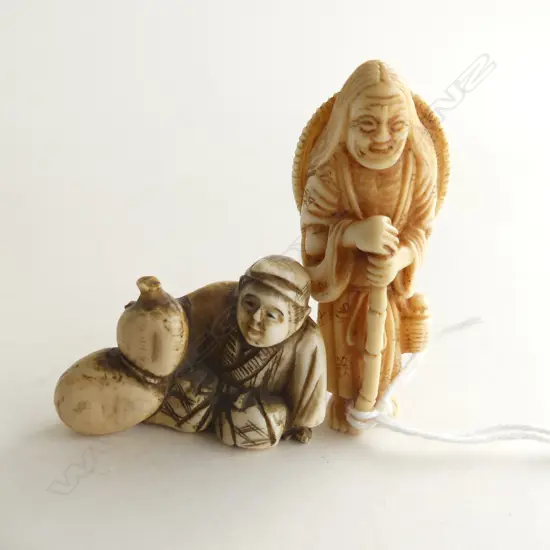 2 IVORY NETSUKE; MAN w. BAG, MAN w. CANE H.50mm + 