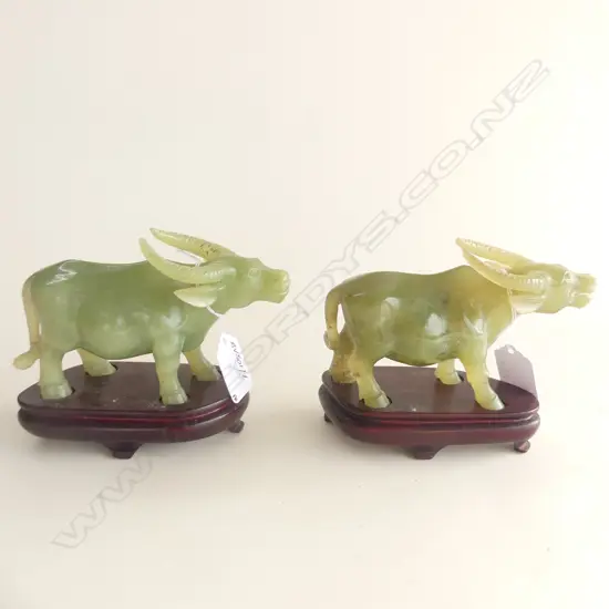 PR GREEN CRYSOPHASE WATER BUFFALO & WOODEN STANDS L. 120MM