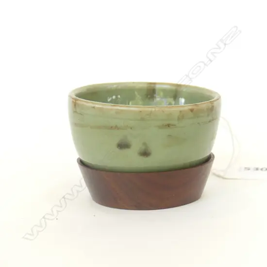 MING? CHINESE LONGQUAN CELADON CUP ON STAND 70mm dia
