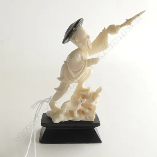 ORIENTAL IVORY FISHERMAN (FISH GLUED) H.105mm