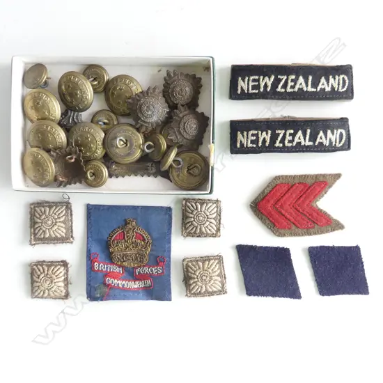 BAG OF WW2 BATTLE DRESS BADGES BUTTONS ETC
