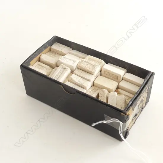 90 LUKE ADAMS NZ POTTERY KIDDI BRICKS L.26mm