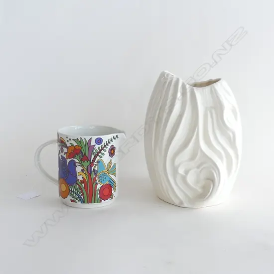 CROWN LYNN WHITE VASE (LG CRACK TO SIDE) H. 200MM & VILLEROY & BOCH ACAPULCO JUG, H. 110MM