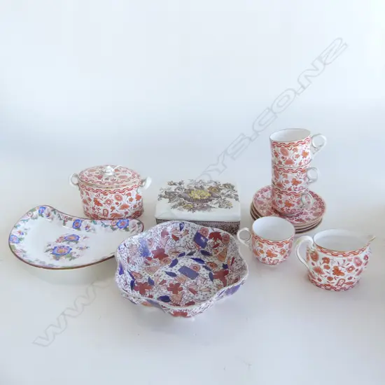 13 PCES EARLY 20thC CHINA; 10 PCE CROWN DERBY WILMOT TEA SET, LIDDED MASONS BOX W.145mm, 2 DISHES; IMARI BOWL & CRESCENT