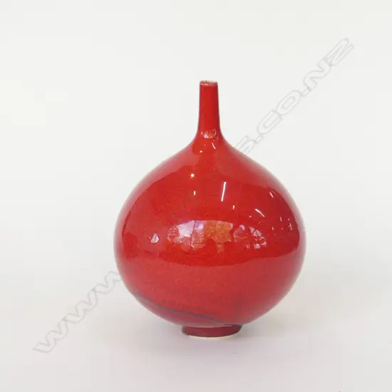 PETER COLLIS RED GLAZE STUDIO POTTERY VASE H.140mm (18800)