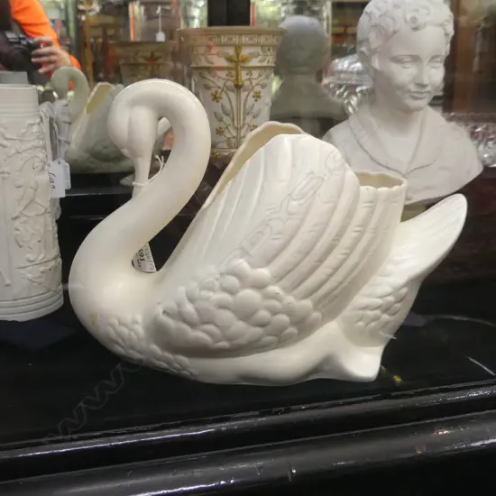 CROWN LYNN LARGE WHITE SWAN W.310mm (AK20033)