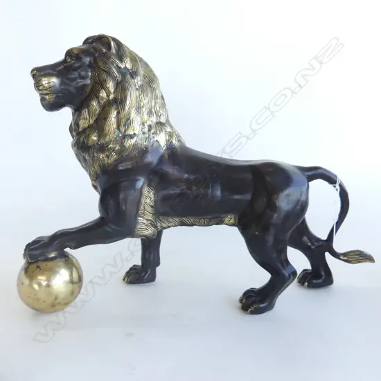BRONZE LION, L. 450MM