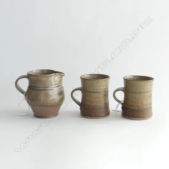PETER STICHBURY POTTERY; 2 MUGS (H. 90MM) & JUG (H. 105MM)