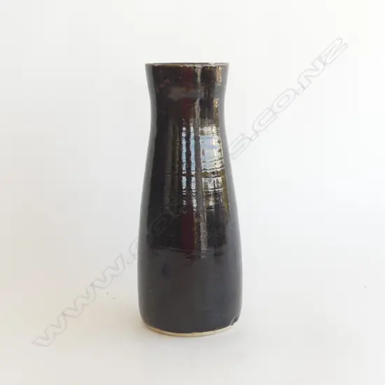 LEN CASTLE POTTERY VASE, SIGNED & DATED 1953 TO BASE H. 250MM CHIPPING TO TOP RIM