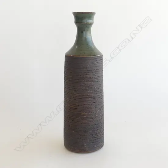 MARGARET MILNE POTTERY BOTTLE / VASE H. 290MM
