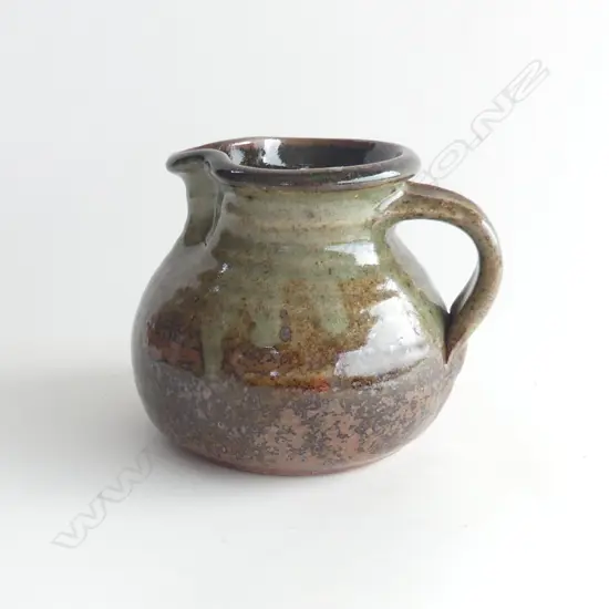 ANDREW VAN DER PUTTEN POTTERY JUG, H. 130MM