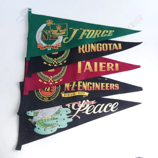 5 WW2 VINTAGE FELT SERVICE & REDGIMENTAL PENNANTS INCLUDING J FORCE L440MM