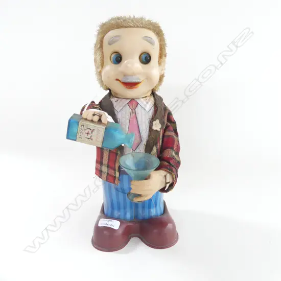 VINTAGE JAPANESE TINPLATE BARMAN BATTERY TOY H.250mm