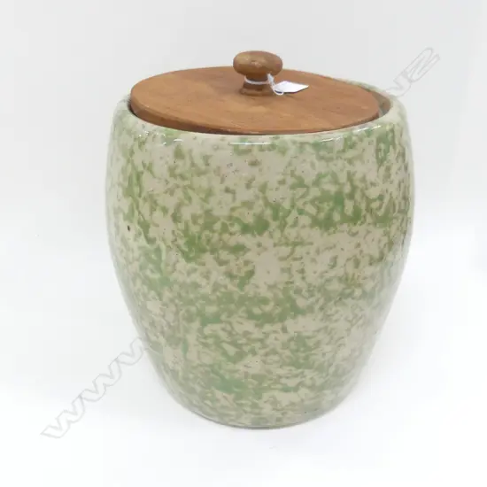 TEMUKA POTTERY CROCK w. WOODEN LID H.270mm / 230mm dia