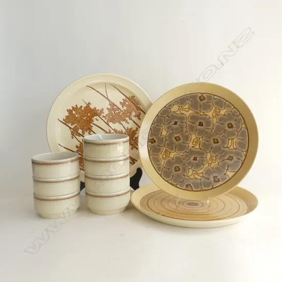 3 LG CROWN LYNN EARTHSTONE PLATTERS; SANDOWN, CAMILLE & GRAFTON (DIA 305MM) + 7 GIBPAT CROWN LYNN BOWLS (DIA 108MM)