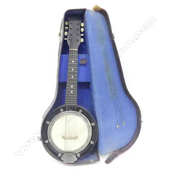CASED VINTAGE BANJO L.580mm