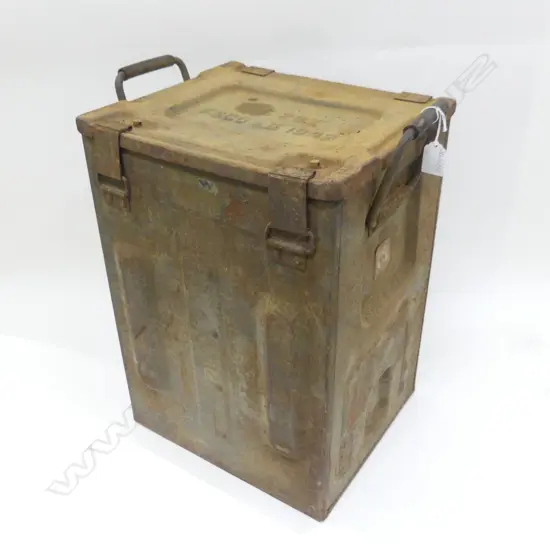 VINTAGE 1942 AMMUNITION BOX H.465mm + DOUBLE HORN L.600mm