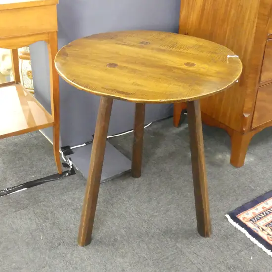 An elm country cricket table