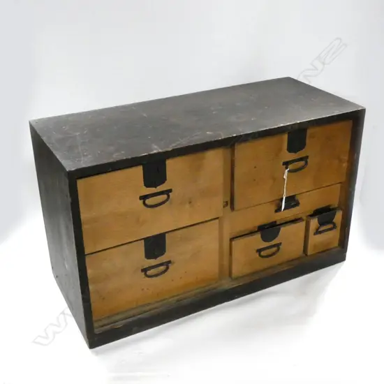 OLD JAPANESE WOODEN TANSU CHEST - DARK WOOD SIDES & TOP / 7 NATURAL WOODEN DRAWERS 745 X 330 X 450MM