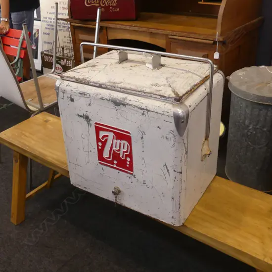 VINTAGE TIN 7UP CHILLY BIN