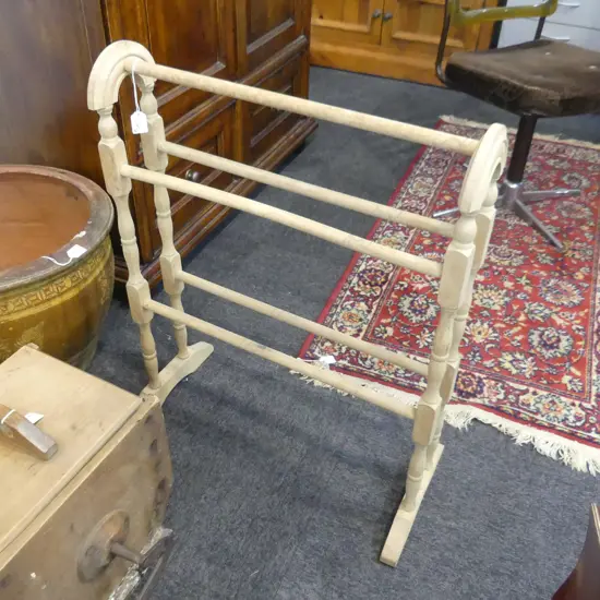  RUSTIC VICT STYLE WOODEN TOWEL STAND H 790 MM