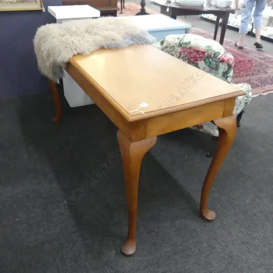 RIMU HALL TABLE w. CABRIOLE LEGS 1480x550x760mm