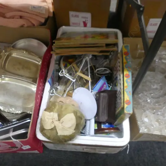 VINTAGE SHIRLEY TEMPLE DOLL L.660mm + 11 SHIRLEY TEMPLE BOOKS, ANTIQUE CHILDRENS BOOKS + BOXES, DOLL & PLATE STANDS