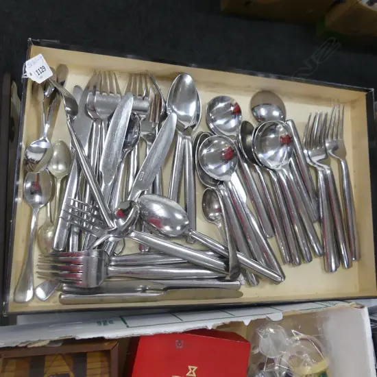 BOX LOT ASSORTED CULTERY