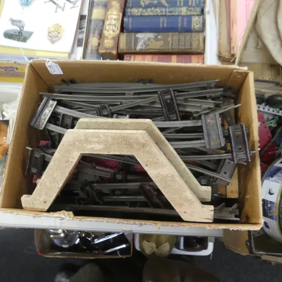 BOX LOT VINTAGE RAILWAY TRACK ETC  (AK17600) SUIT CASE AND BOX