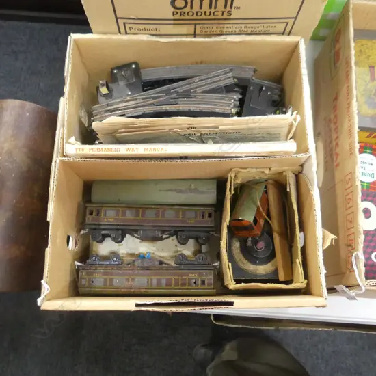 BOX LOT VINTAGE RAILWAY PCES; TRACK & STOCK (AK20032)