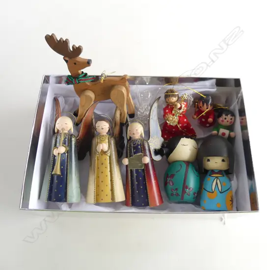 SM BOX 7 CHRISTMAS ANGEL ORNAMENTS, 6 WOODEN HAND PAINTED, 1 GLASS & WOODEN REINDEER + 2 WOODEN JAPANESE DOLLS
