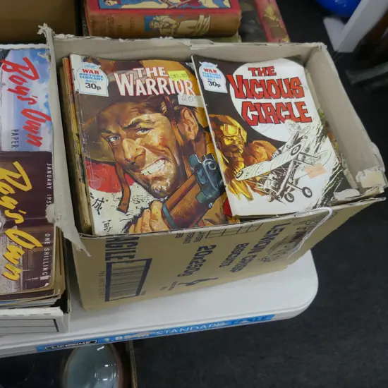 BOX VINTAGE FLEETWAY LIBRARY WAR PICTURE COMIC BOOKS, APPROX 120 