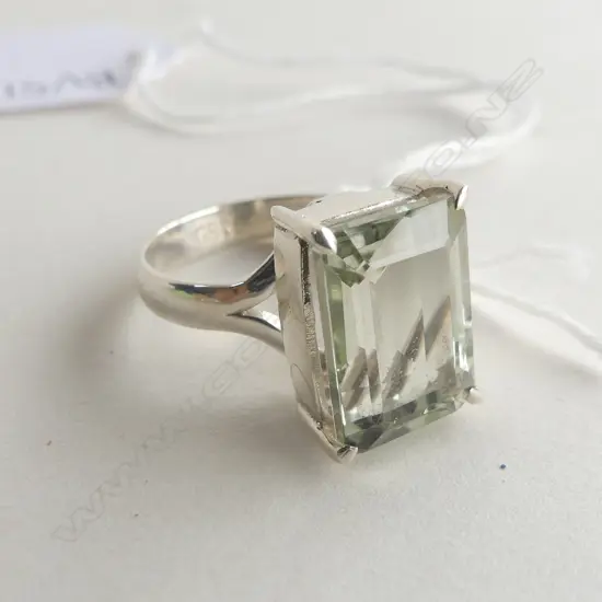 925 GREEN AMYTHEST RING 5.5 GRAMS