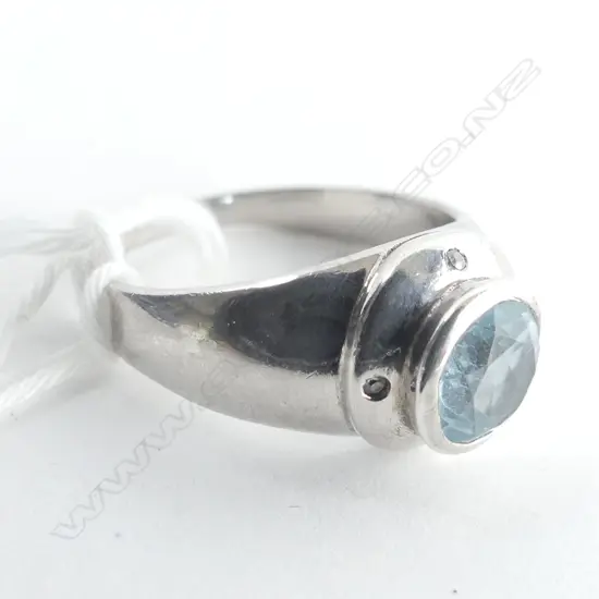 STG & PALE TOPAZ WITH SMALL WHITE STONES RING 5.7 GRAMS