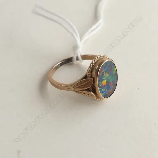 VINTAGE 9CT & OPAL DOUBLET RING