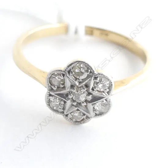 18CT GOLD & 7 DIAMOND CLUSTER 1920'S RING 1.7gms