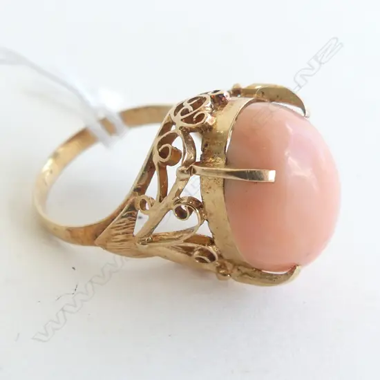 14CT GOLD (TESTED, MARKS WORN) PINK CORAL RING 5.5 GRAMS