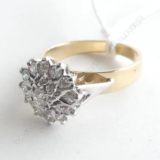 9CT YELLOW GOLD, 0.40CT (TOTAL STONE ) CLUSTER RING 3.3GMS