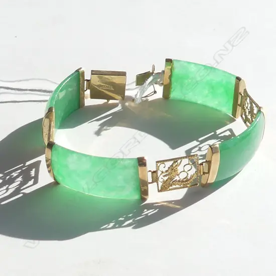 14CT GOLD AND JADE BRACELET  18. 5 CM LONG