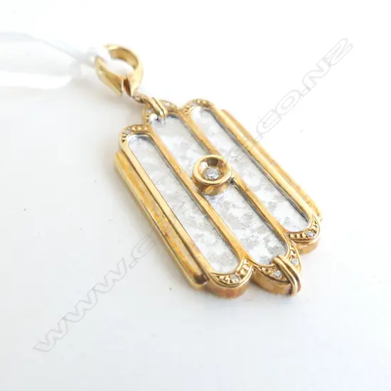 18CT 900 PLATINUM & DIAMOND PENDANT 8.4 GRAMS