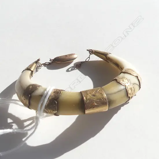 15CT GOLD AND TUSK BROOCH MADE BY KOHN (faulted)