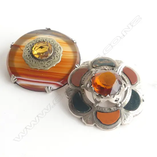 2 SCOTTISH AGATE & SILVER METAL BROOCHES 