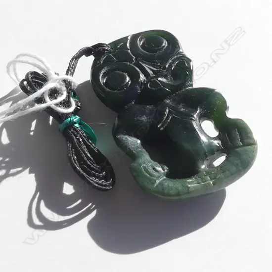 POUNAMU (GREENSTONE) LG TIKI PENDANT (L.50MM) ON BLACK WAXED ADJUSTABLE CORD