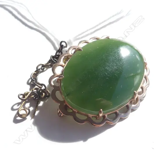 9CT & POUNAMU OVAL BROOCH