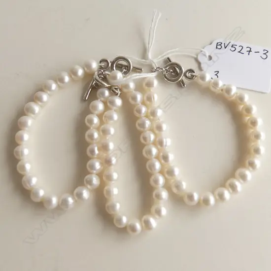 3 FRESHWATER PEARL BRACELET WITH TOGGLE CLASPS 
