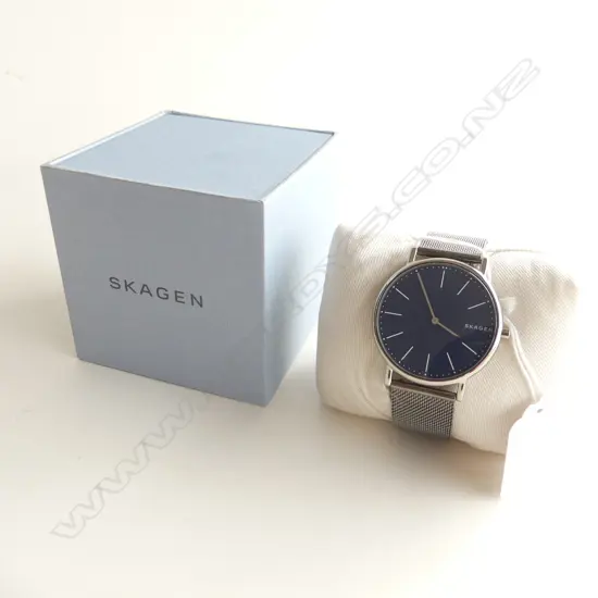 SKAGEN SIGNATURE SLIM LINE MENS WRIST WATCH, IN ORIGINAL BOX