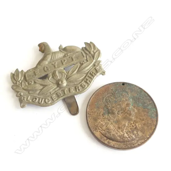 GLOUCESTERSHIRE REGIMENTAL BADGE & CORONATION COIN
